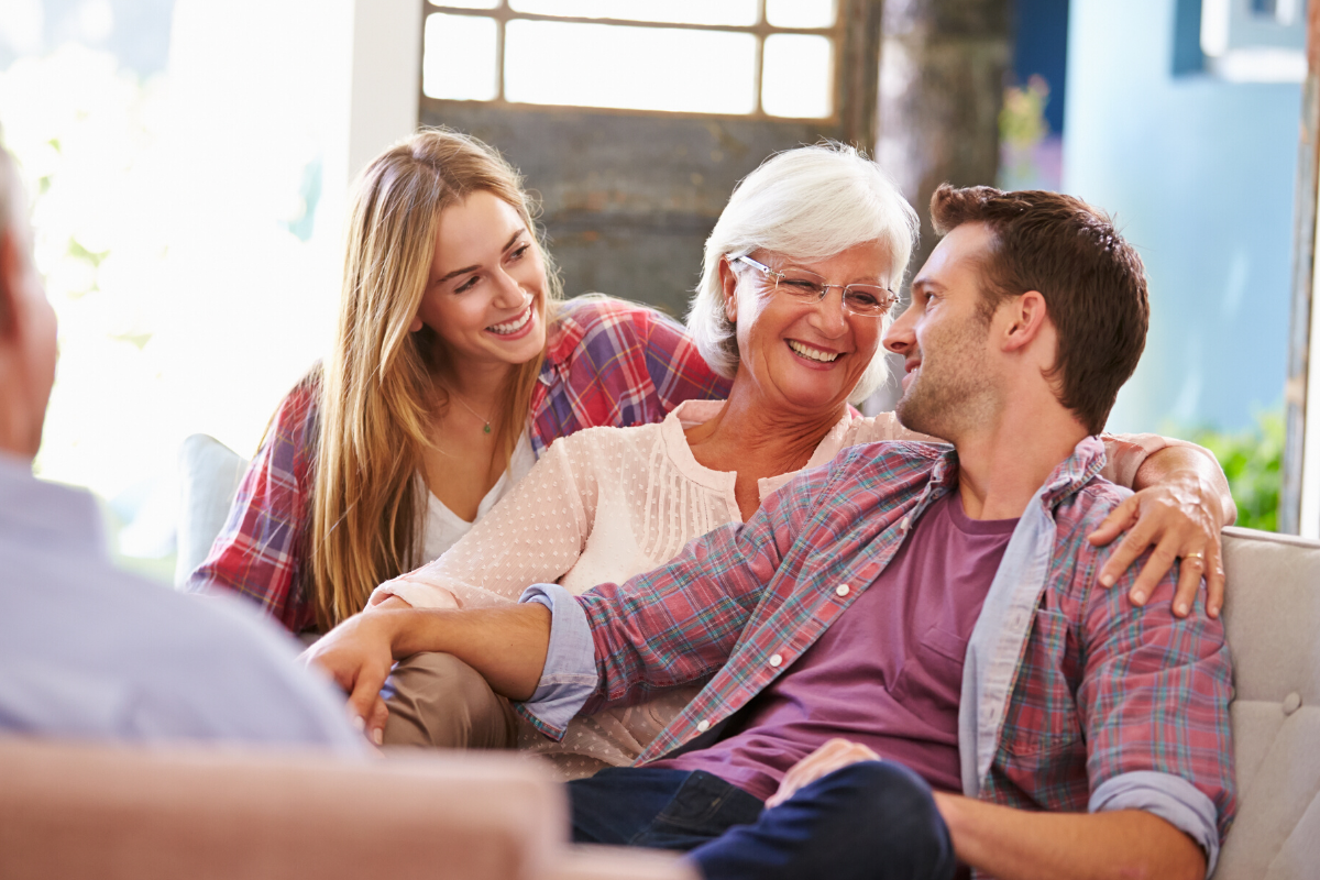 Parents picture. Семья взрослые дети. Общение в семье. Семья со взросллымидеьми. Счастливая взрослая семья.